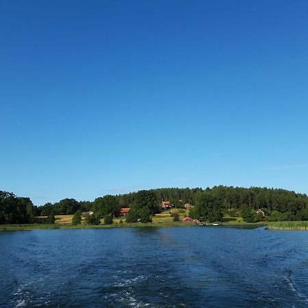 Вилла Gaerdsholmens Skaergardshemman "Eken" Edsbruk Экстерьер фото